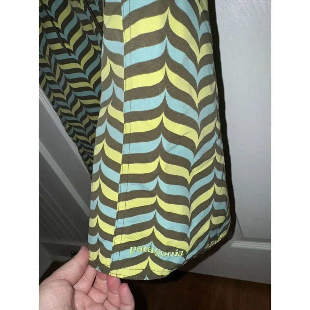 Patagonia Men’s Swim Trunks Linerless Size 32 Green Blue Geometric Print 11 Inch